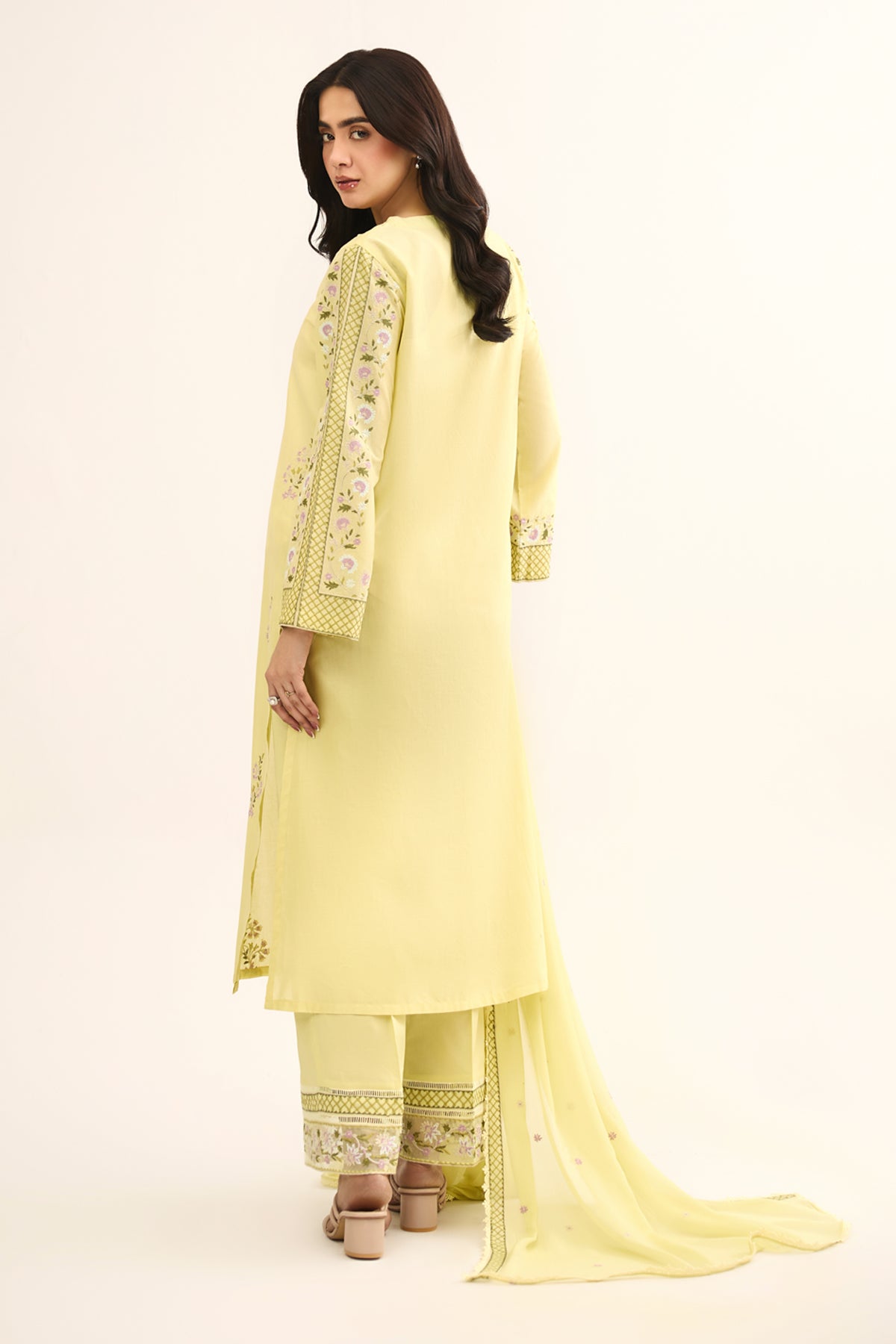LAWN  |  EMBROIDERED - Shop Now at Kayseria
