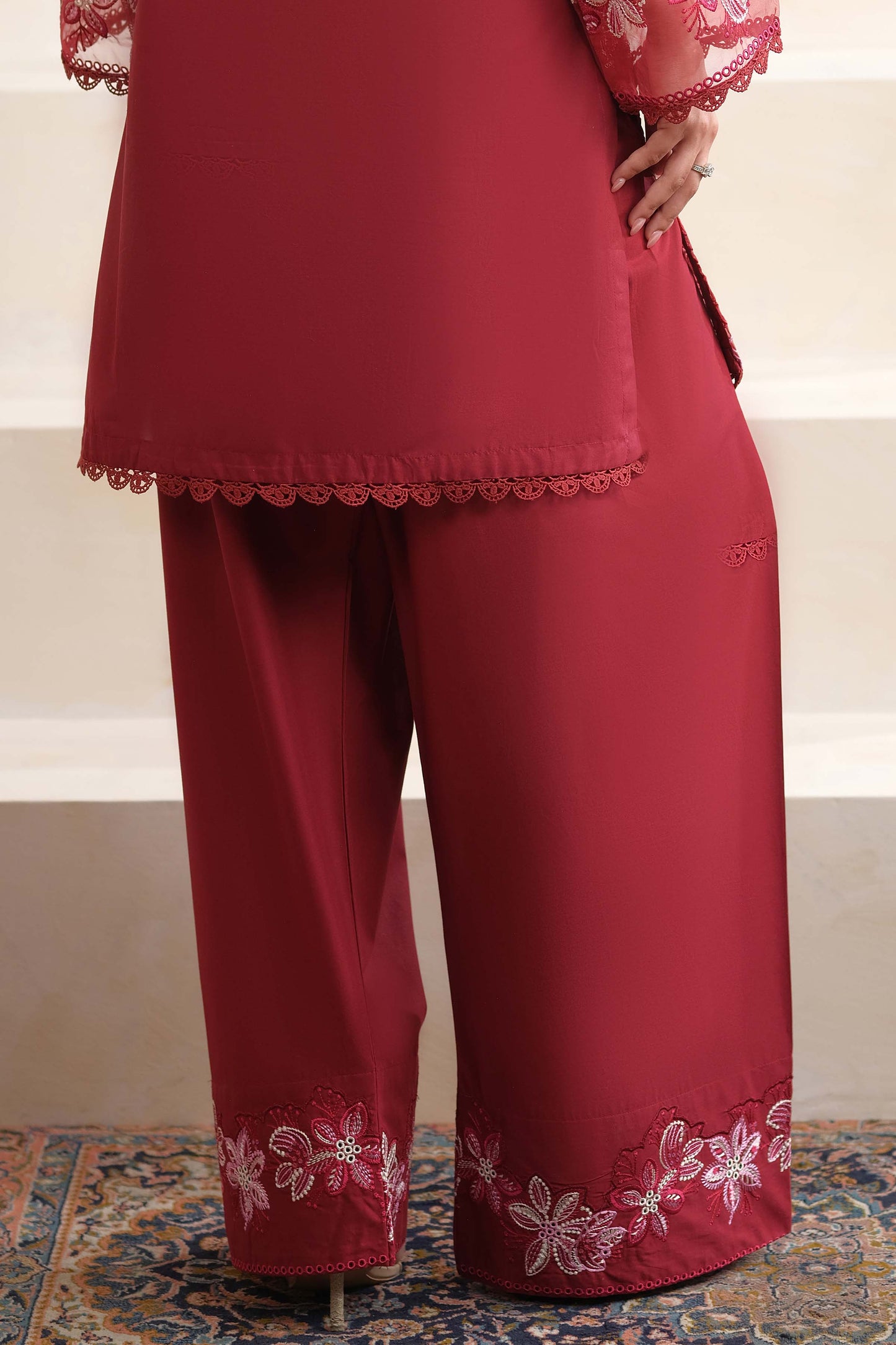 LAWN | EMBROIDERED