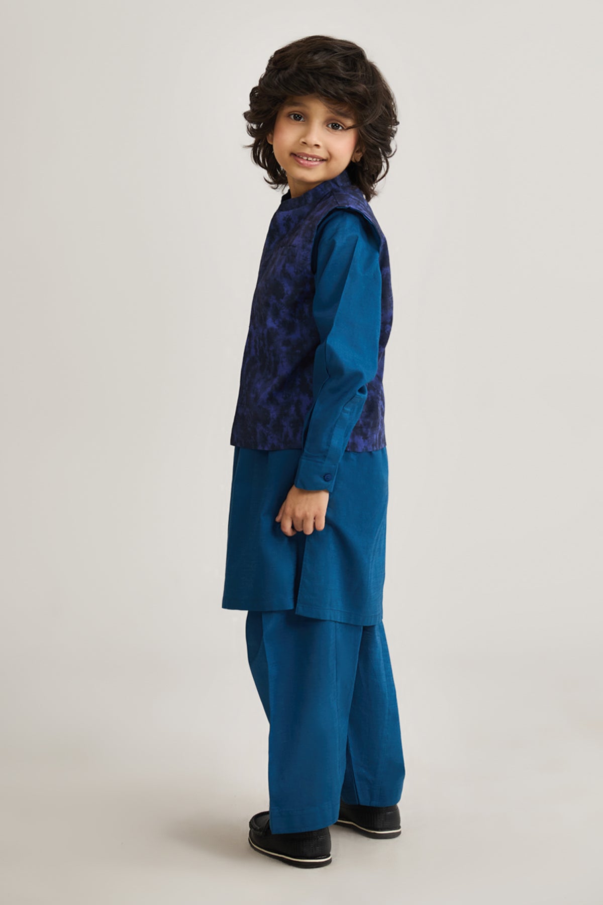 Embroidered Waistcoat 3 Piece Suit - SIS827225 - Shop Now at Leisure Club