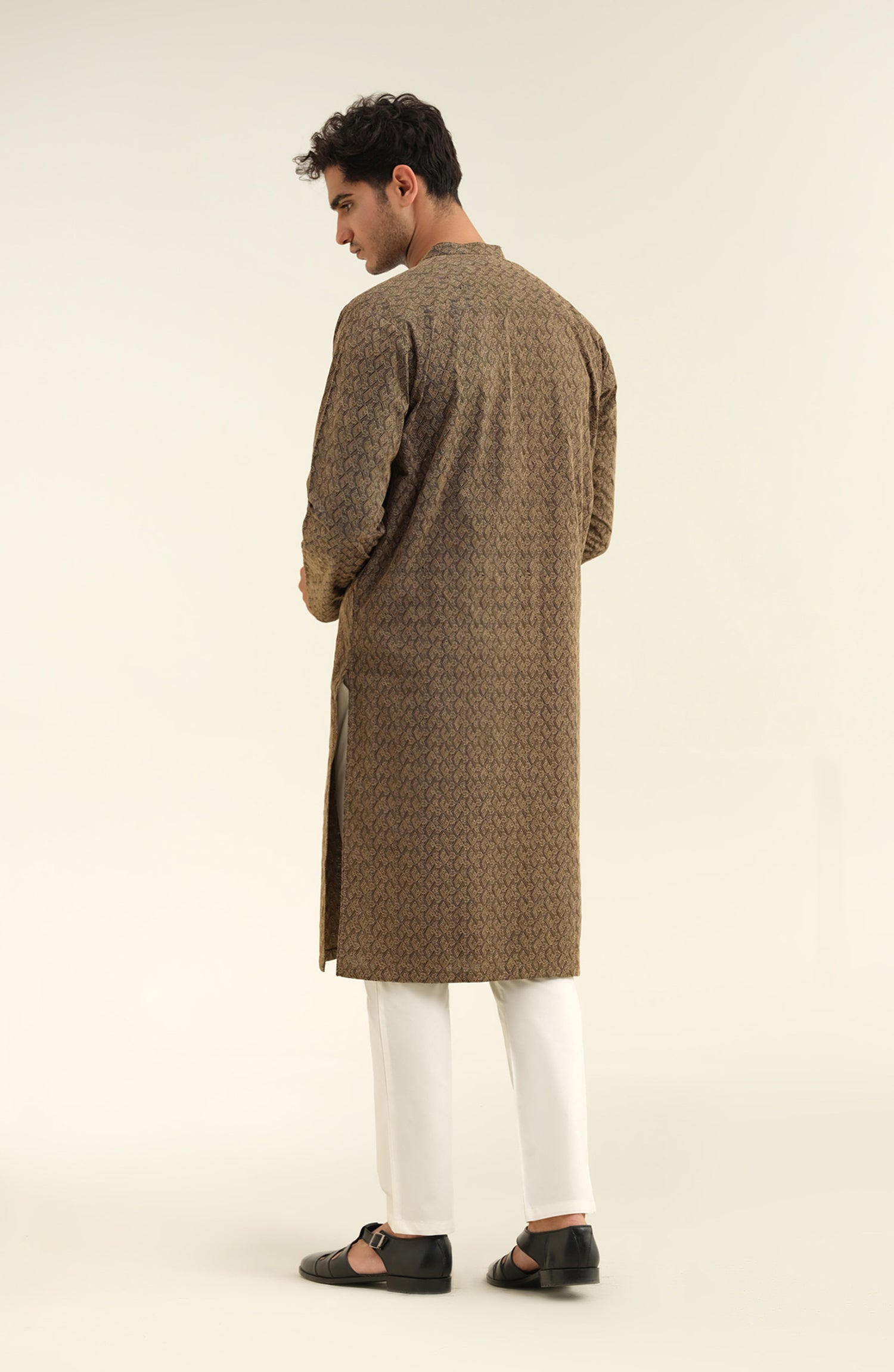 Men's Embroidered Kurta - Shop Now at Shahnameh