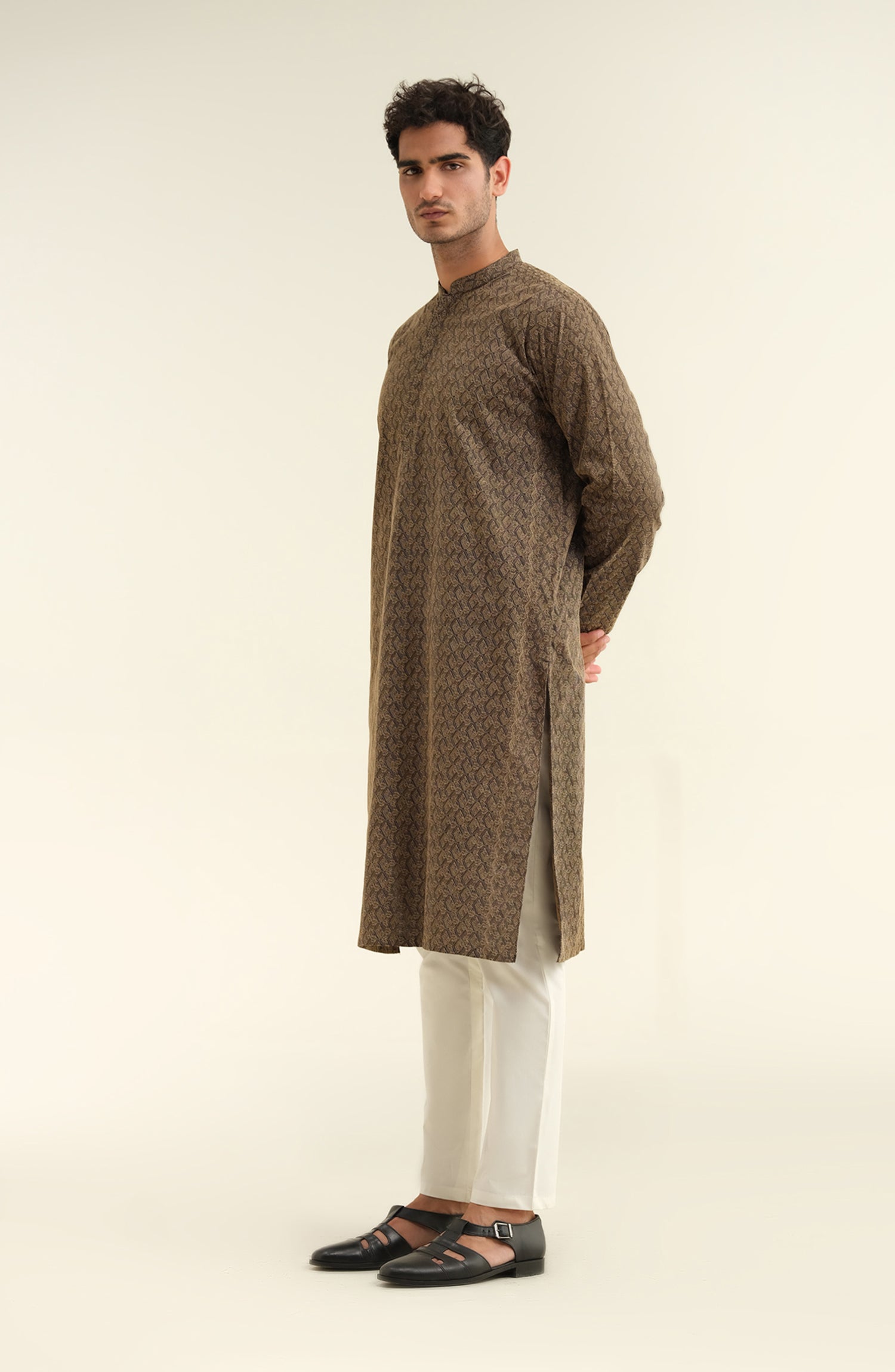 Men's Embroidered Kurta - Shop Now at Shahnameh