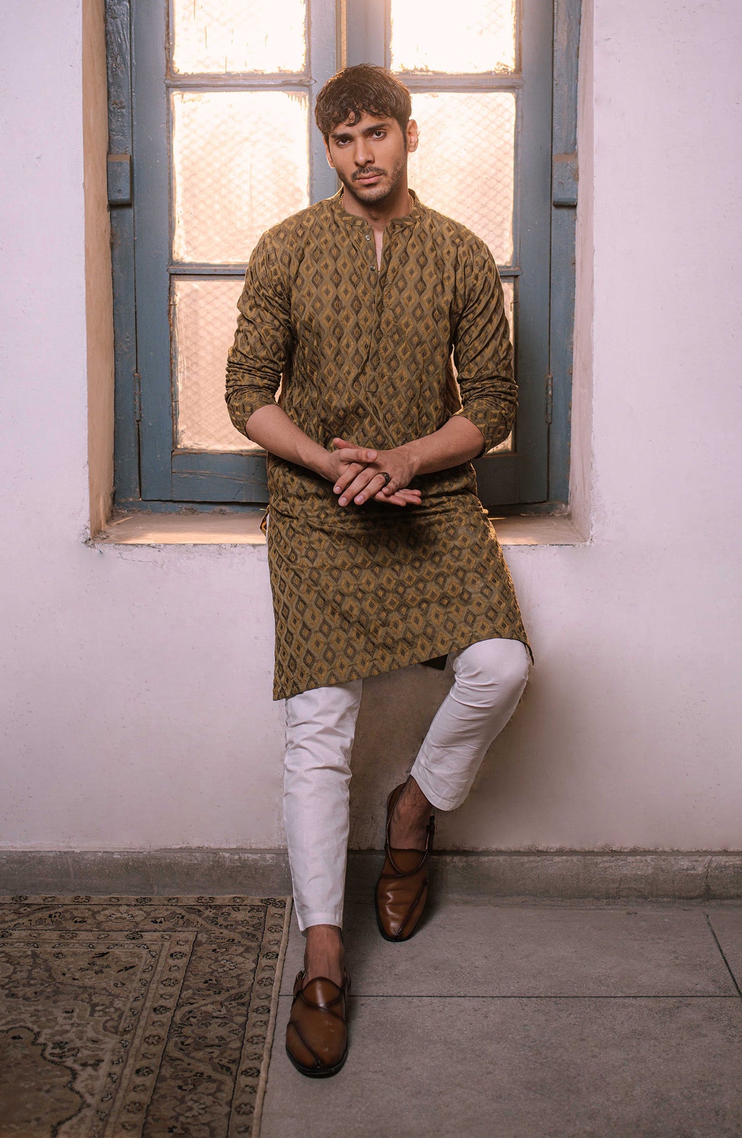 Men's Lawn Embroidered Kurta - Shop Now at Shahnameh