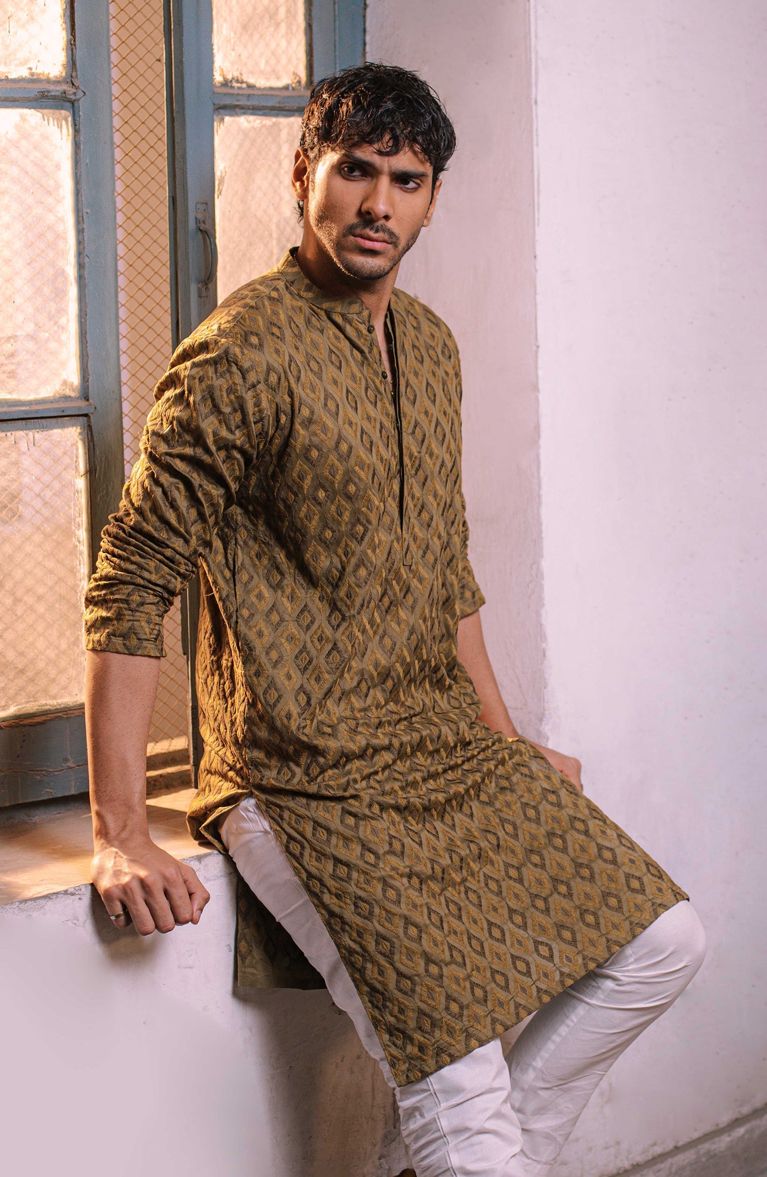 Men's Lawn Embroidered Kurta - Shop Now at Shahnameh