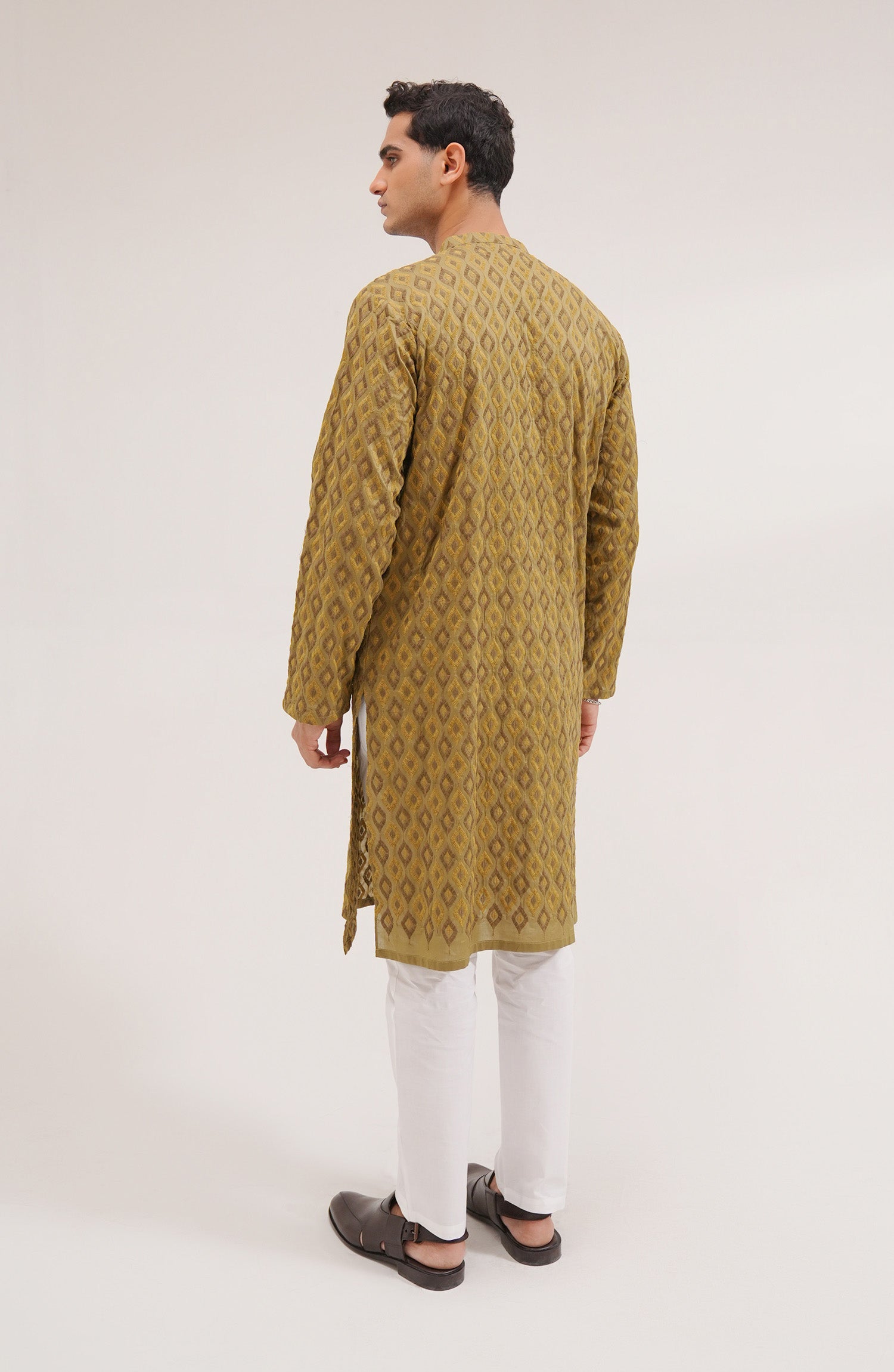 Men's Lawn Embroidered Kurta - SMK702125 - Shop Now at Shahnameh