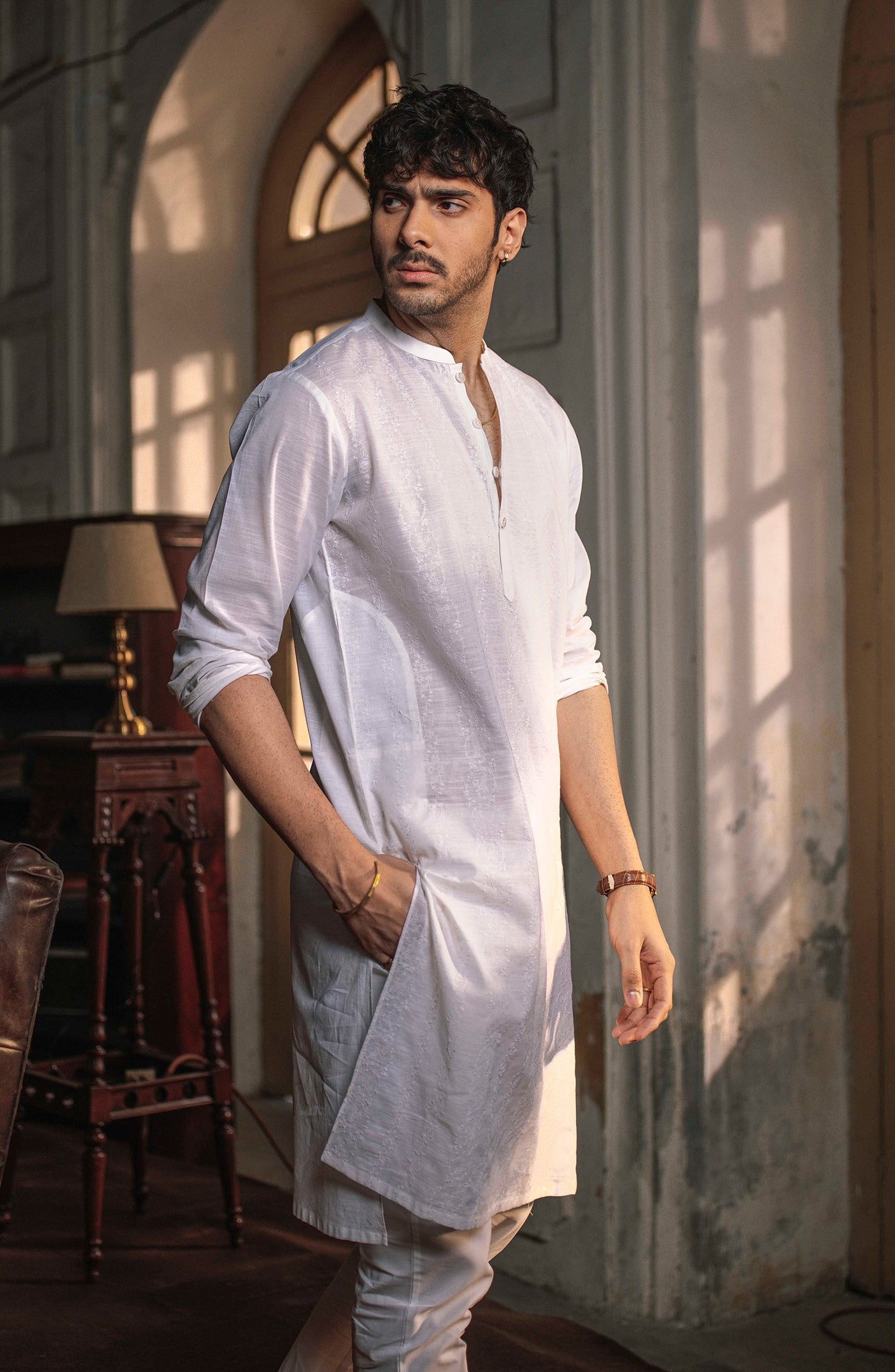 Men's Embroidered Kurta