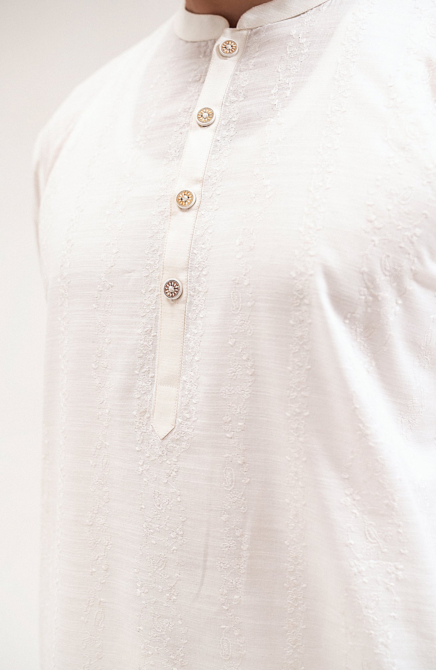 Men's Embroidered Kurta
