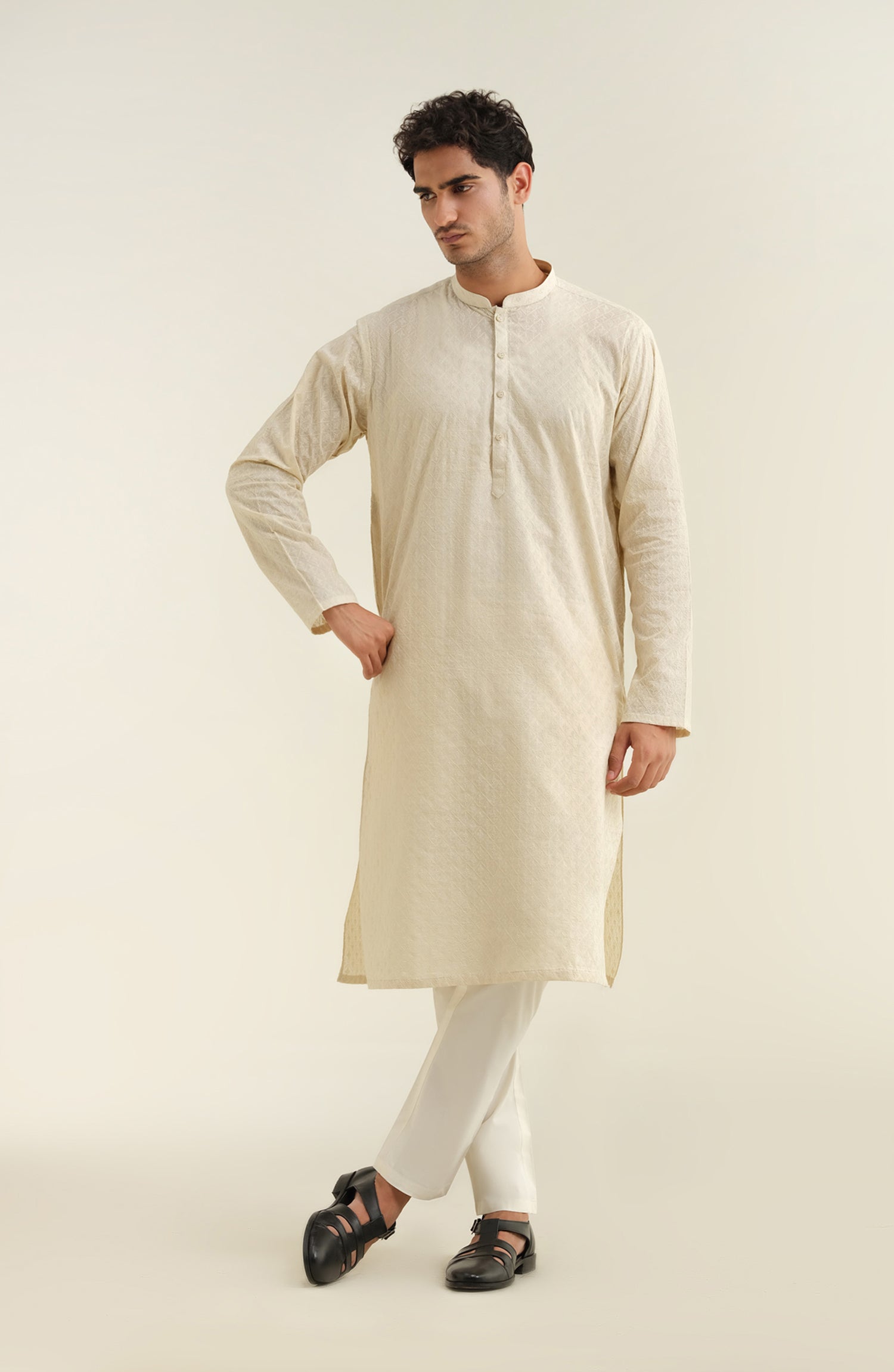 Men's Embroidered Kurta - Shop Now at Shahnameh
