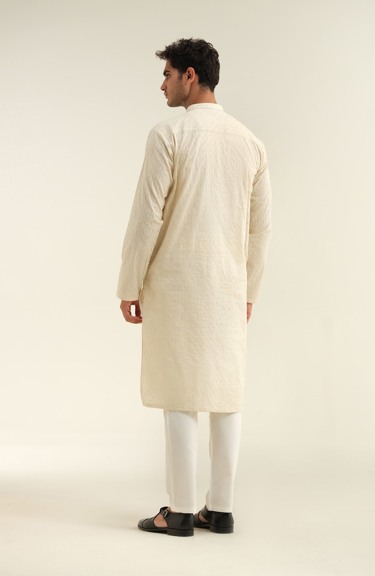 Men's Embroidered Kurta - Shop Now at Shahnameh