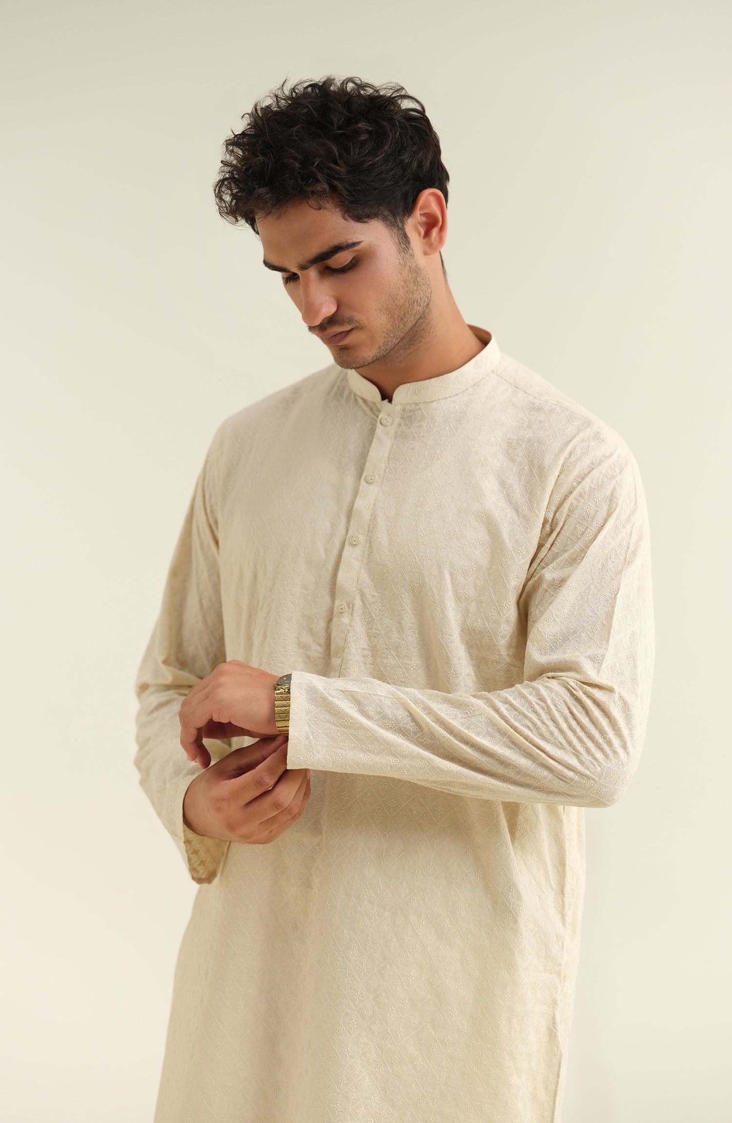 Men's Embroidered Kurta - Shop Now at Shahnameh
