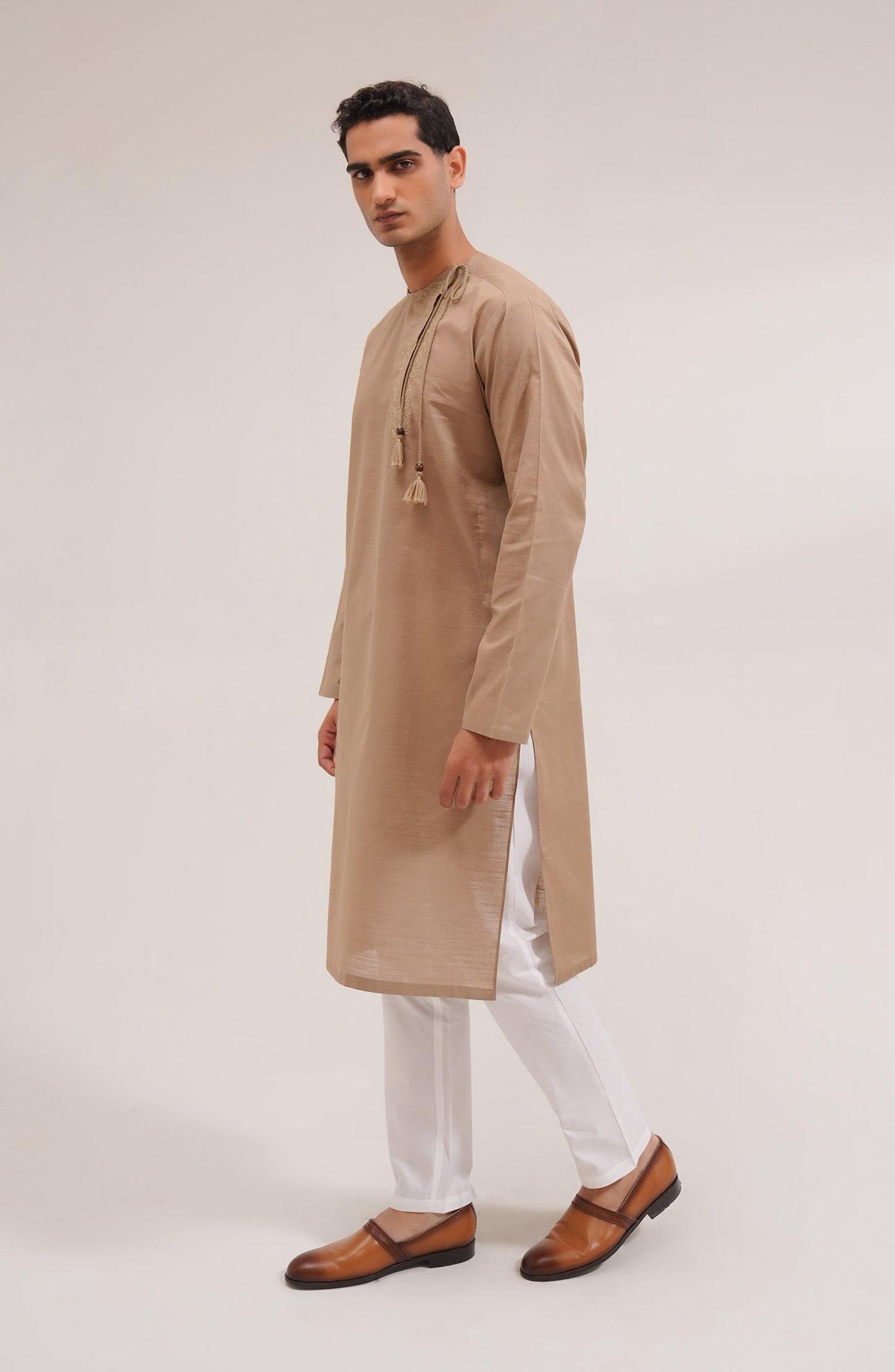 Men's Embroidered Kurta-Regular Fit