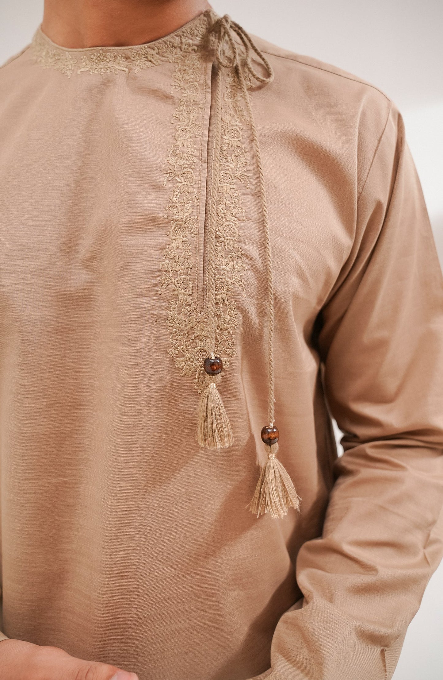 Men's Embroidered Kurta-Regular Fit