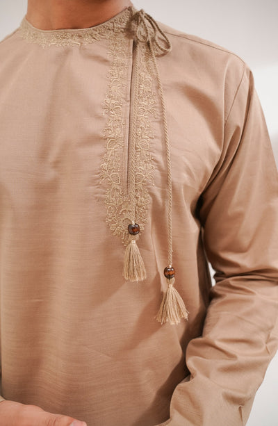 Men's Embroidered Kurta-Regular Fit