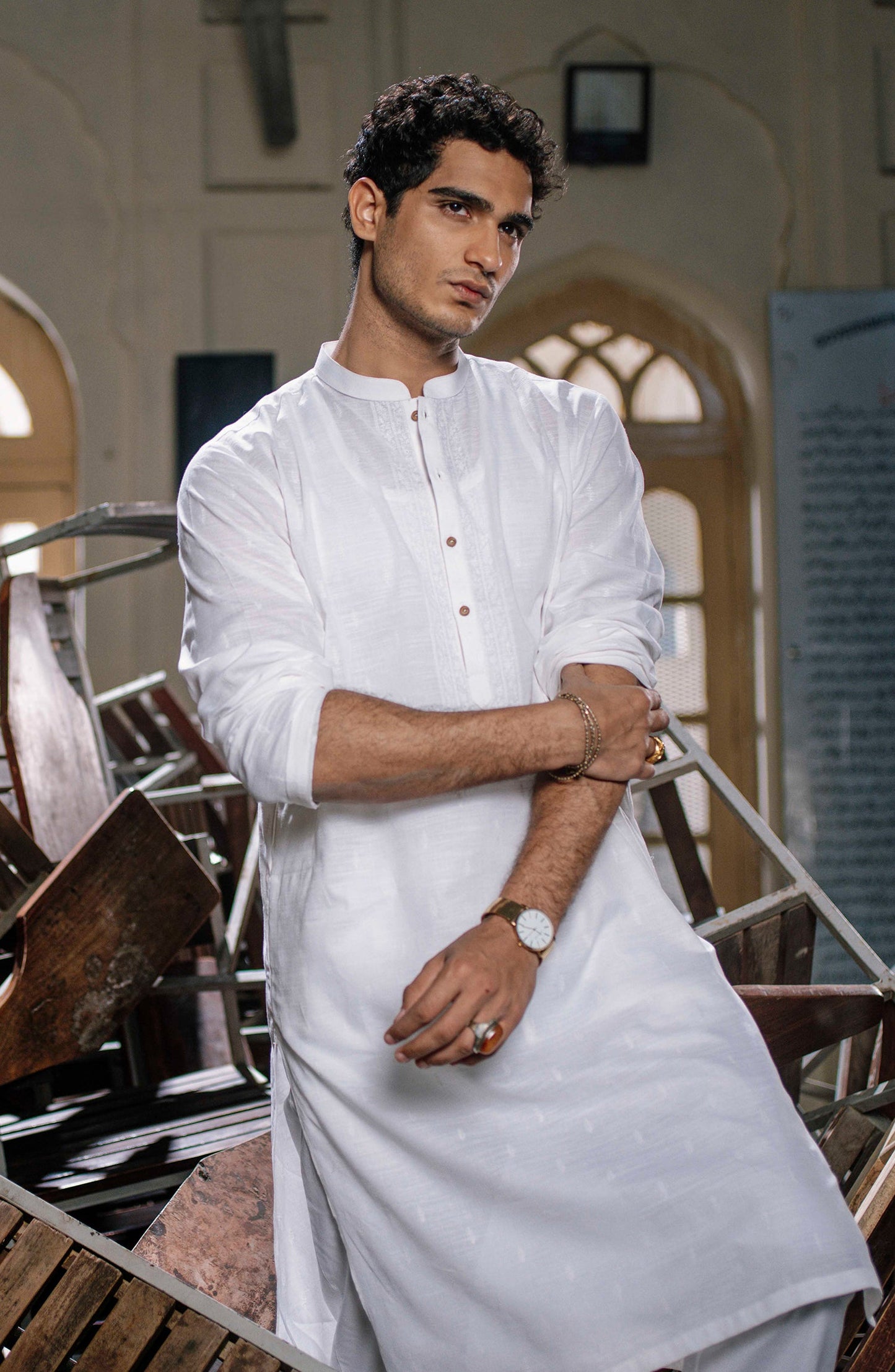 Men's Embroidered Kurta