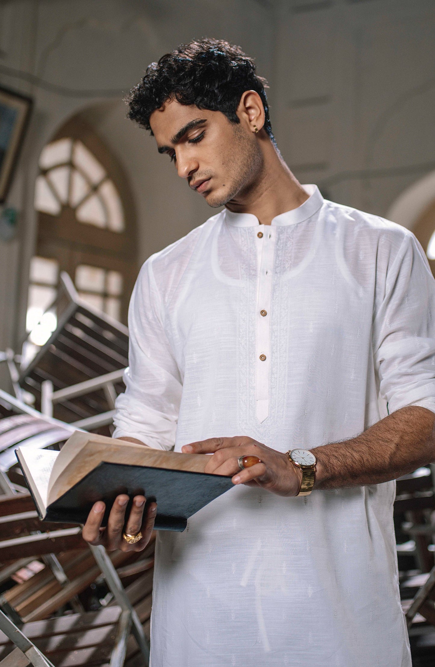 Men's Embroidered Kurta