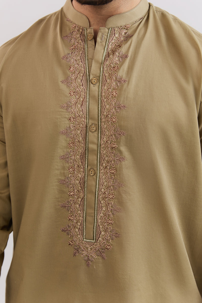 Men Embroidered Kurta - SMK804225 - Shop Now at Shahnameh