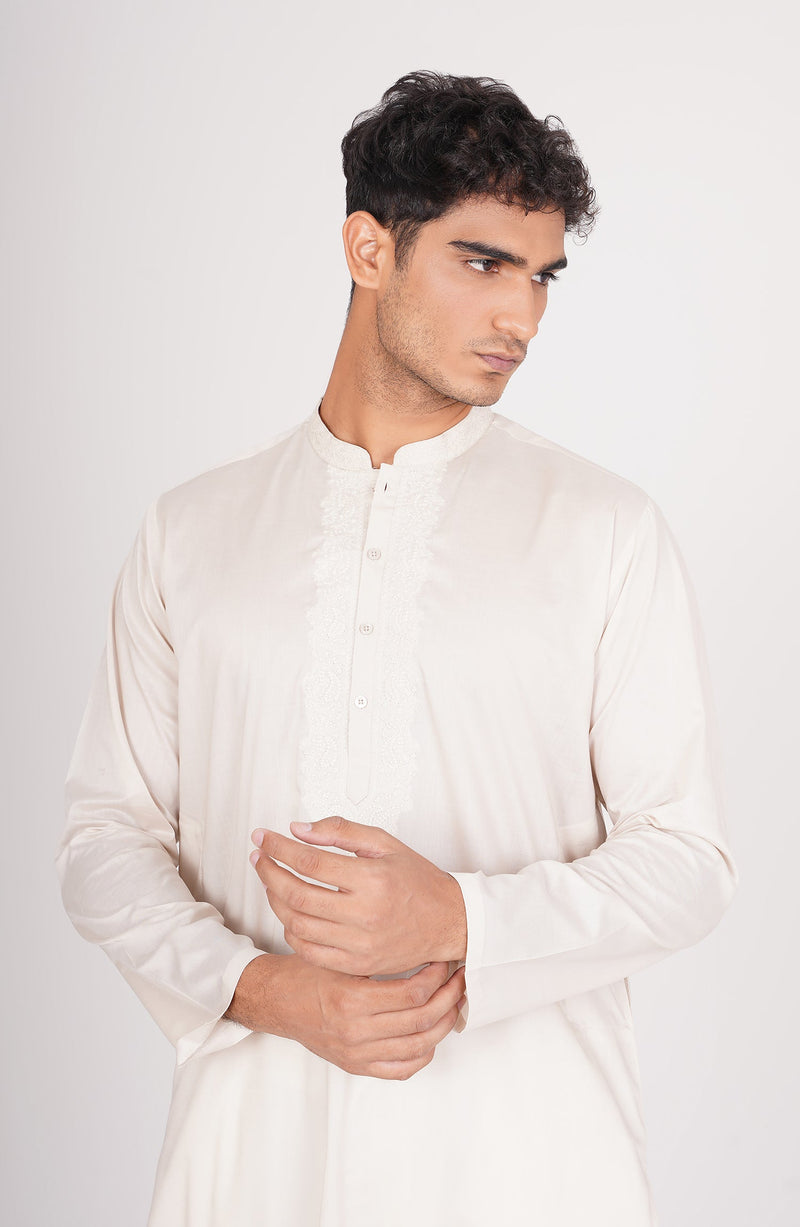 Men's Front Placket Embroidered Kurta - Shop Now at Shahnameh
