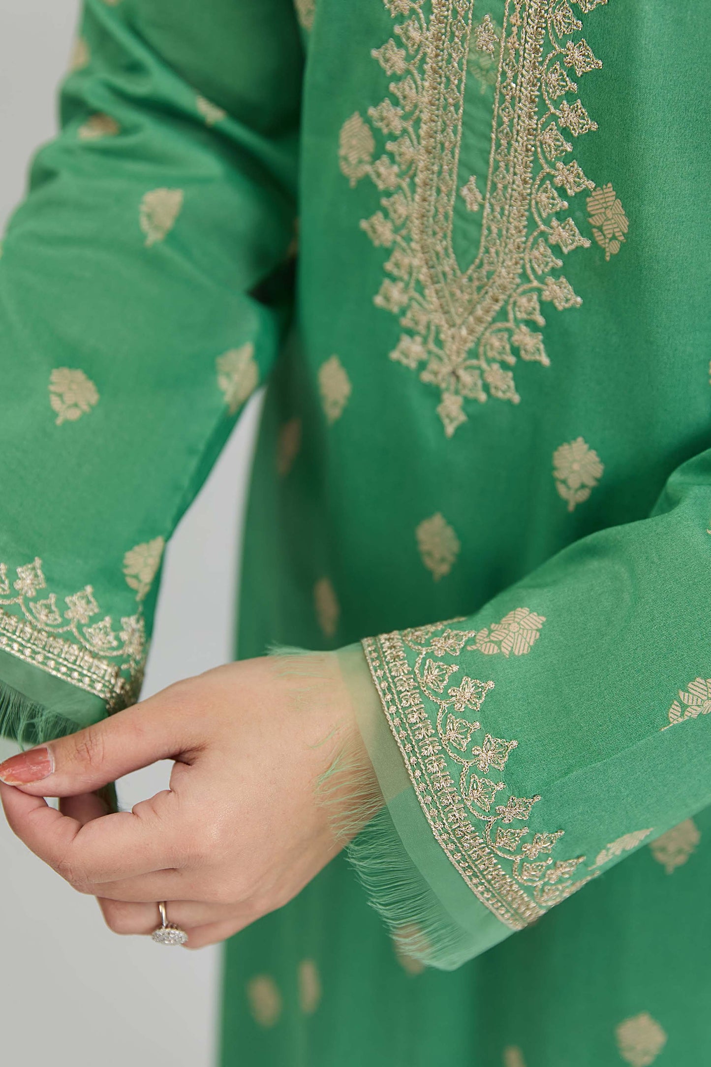 LAWN | EMBROIDERED