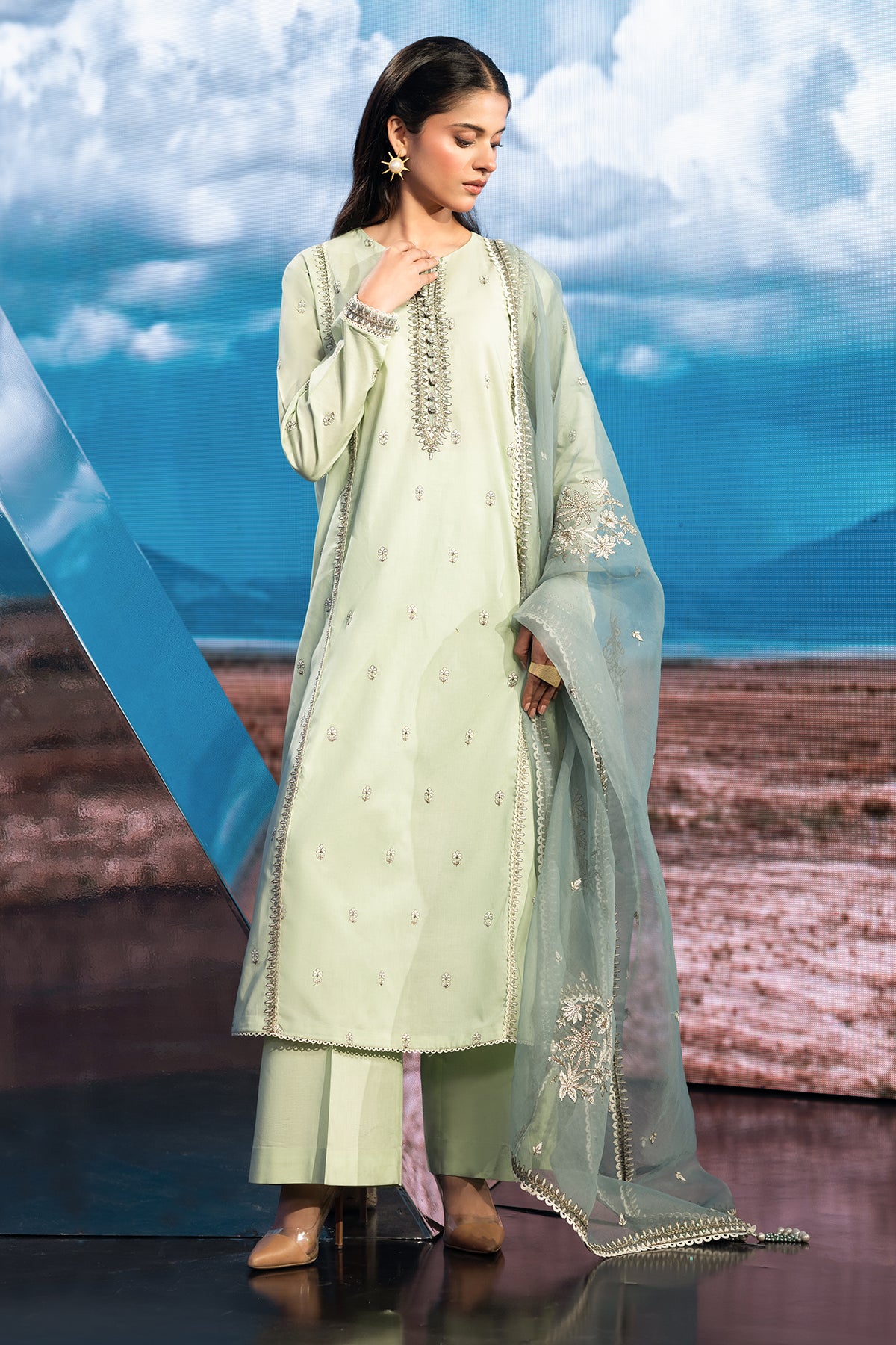 LAWN  |  EMBROIDERED - Shop Now at Kayseria