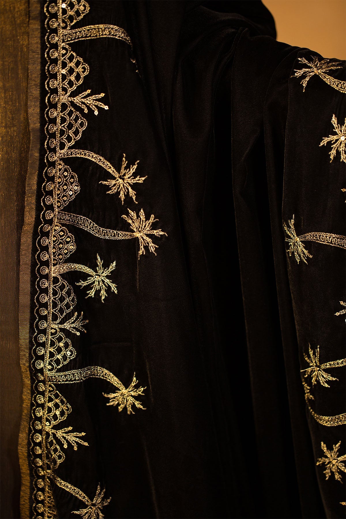 Embroidered Velvet Shawl - MCP1420 - Shop Now at Kayseria